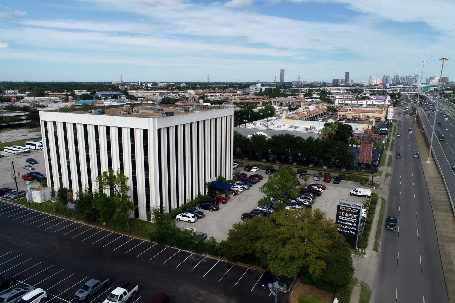 6776 Southwest Fwy, Houston, TX à vendre Photo du bâtiment- Image 1 de 8