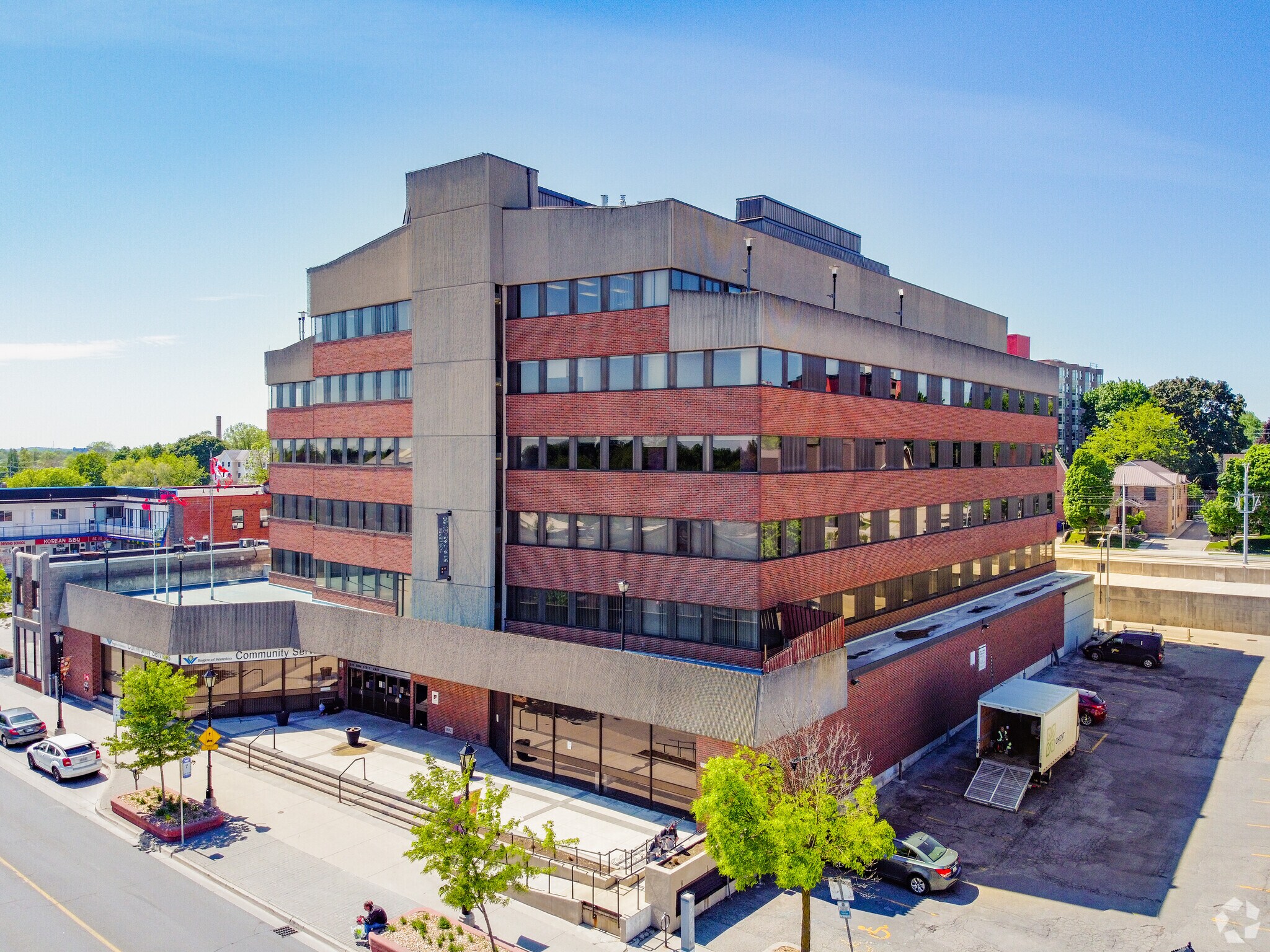 235 King St E, Kitchener, ON à louer Photo du bâtiment- Image 1 de 6