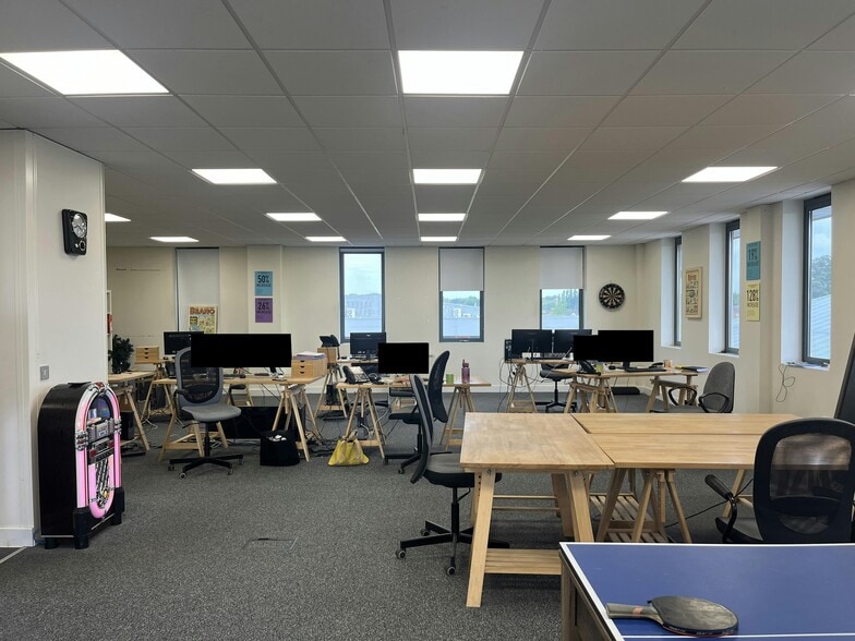 Bell Ln, Amersham for lease - Building Photo - Image 2 of 22