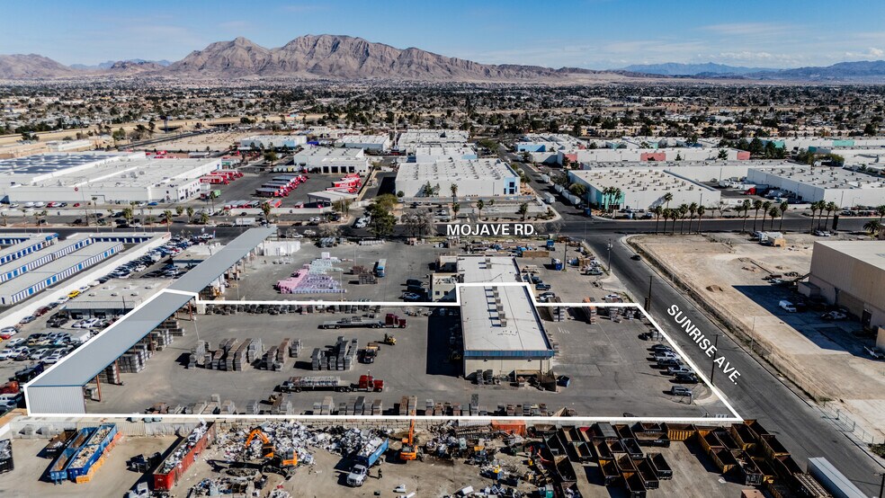 101 N Mojave Rd, Las Vegas, NV à louer - Photo du bâtiment - Image 2 de 11