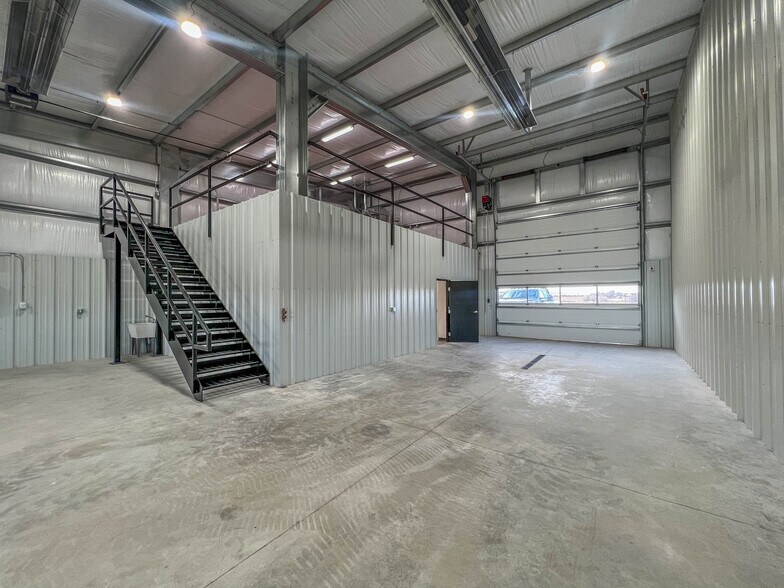 687 N Robertson Rd, Casper, WY à louer - Photo du bâtiment - Image 3 de 13