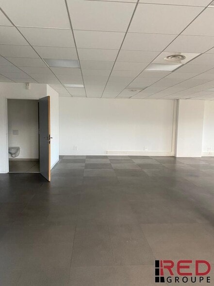 Office in Aubagne for lease - Building Photo - Image 1 of 4
