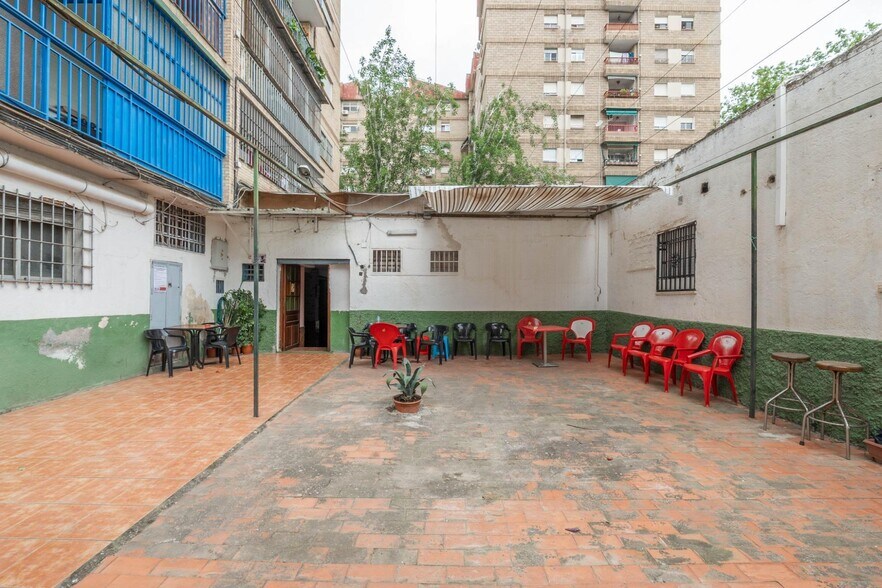 Commerce de détail dans Granada, Granada à vendre - Photo du bâtiment - Image 2 de 26