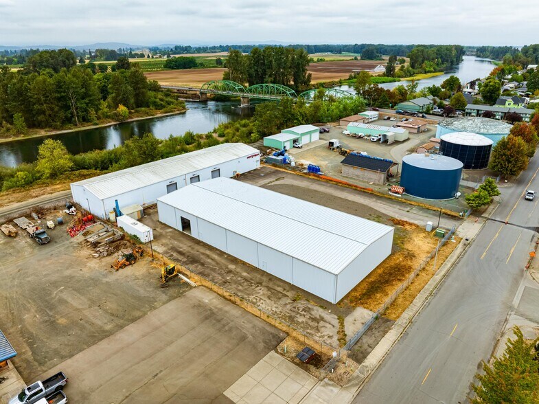 810 S 2nd St, Harrisburg, OR à vendre - Photo du bâtiment - Image 3 de 63