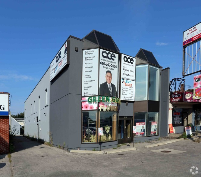 6174 Yonge St, Toronto, ON for lease - Primary Photo - Image 1 of 2