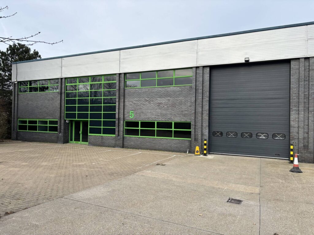 5-9 Spire Green Centre, Harlow à louer Photo du bâtiment- Image 1 de 7