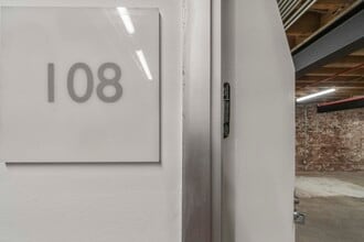 941 E 2nd St, Los Angeles, CA à louer Photo intérieure- Image 1 de 7