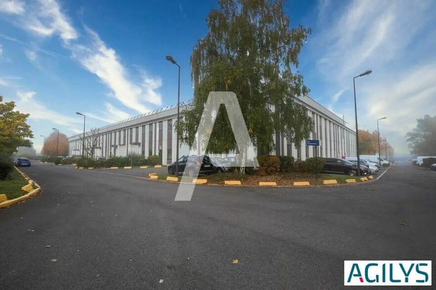 Office in Lisses for lease - Building Photo - Image 1 of 5