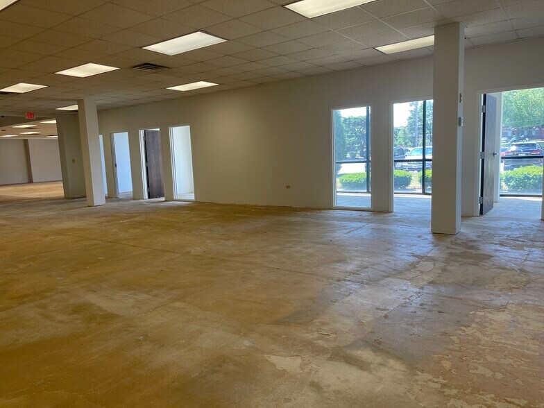 300-350 E 22nd St, Lombard, IL à louer - Photo du bâtiment - Image 3 de 3