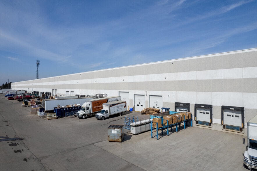625 Zenway Blvd, Vaughan, ON à louer - Photo du bâtiment - Image 3 de 3