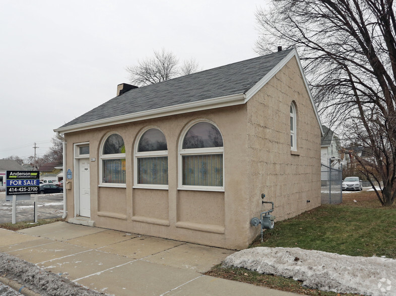 8811 W Greenfield Ave, West Allis, WI à vendre - Photo principale - Image 1 de 1