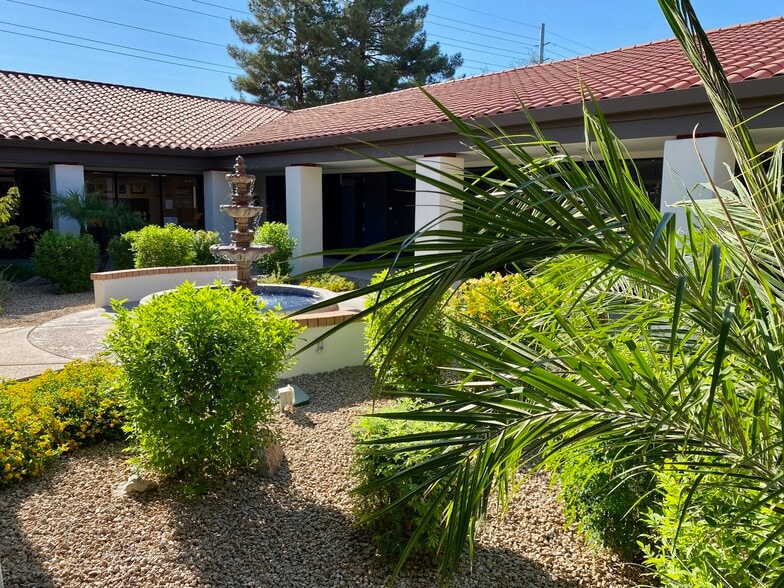 10214 N Tatum Blvd, Phoenix, AZ à louer - Photo du bâtiment - Image 3 de 11