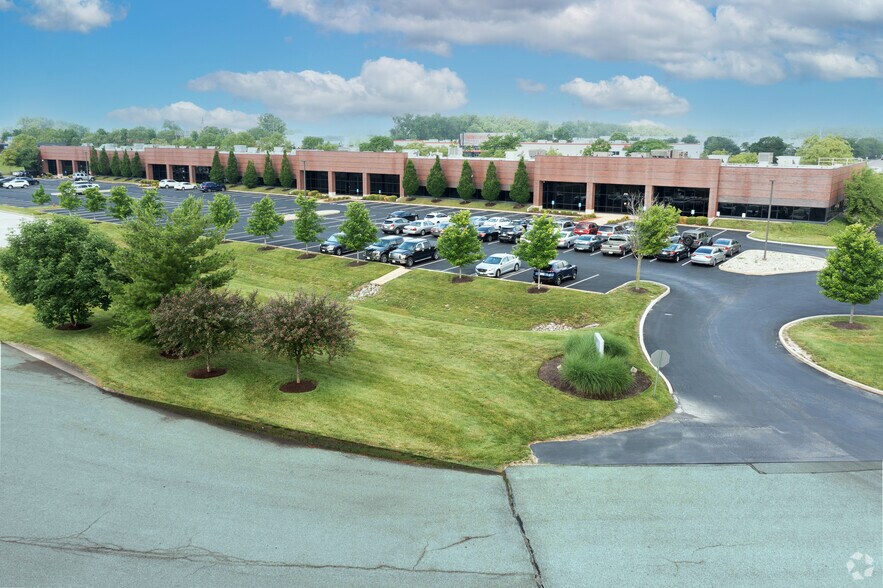 3771-3797 Corporate Center Dr, Earth City, MO à louer - Photo du bâtiment - Image 2 de 5