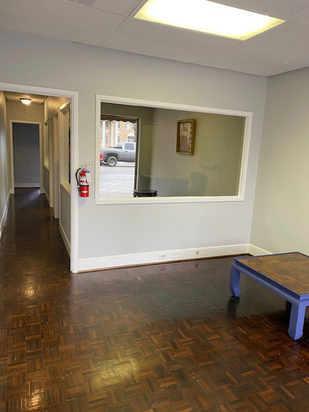 406-410 E Main St, Spartanburg, SC for lease - Interior Photo - Image 2 of 6