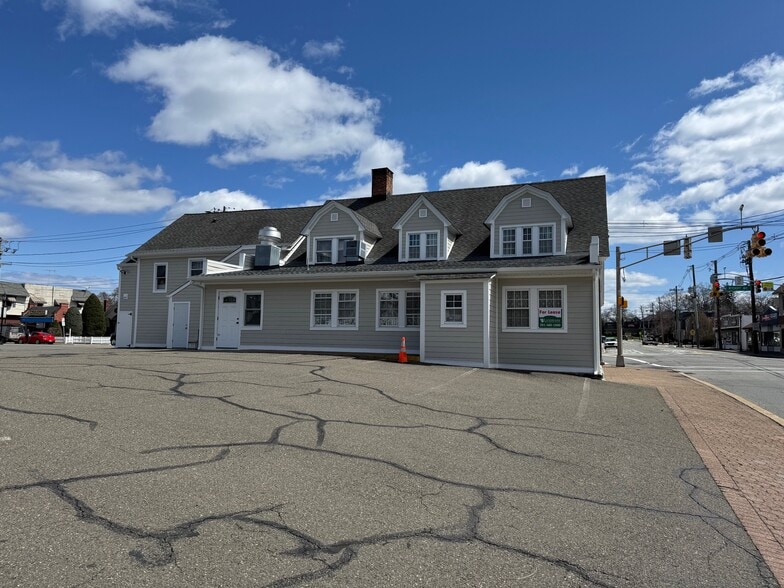 625 Wyckoff Ave, Wyckoff, NJ à louer - Photo du bâtiment - Image 2 de 4