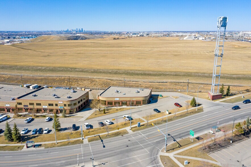 3528 114 Av SE, Calgary, AB à louer - Photo du bâtiment - Image 3 de 5