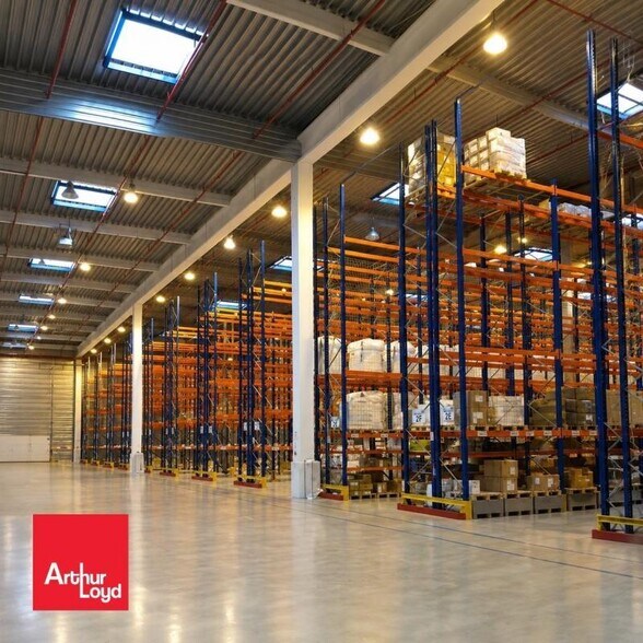 Industrial in Vernouillet for lease - Interior Photo - Image 3 of 5