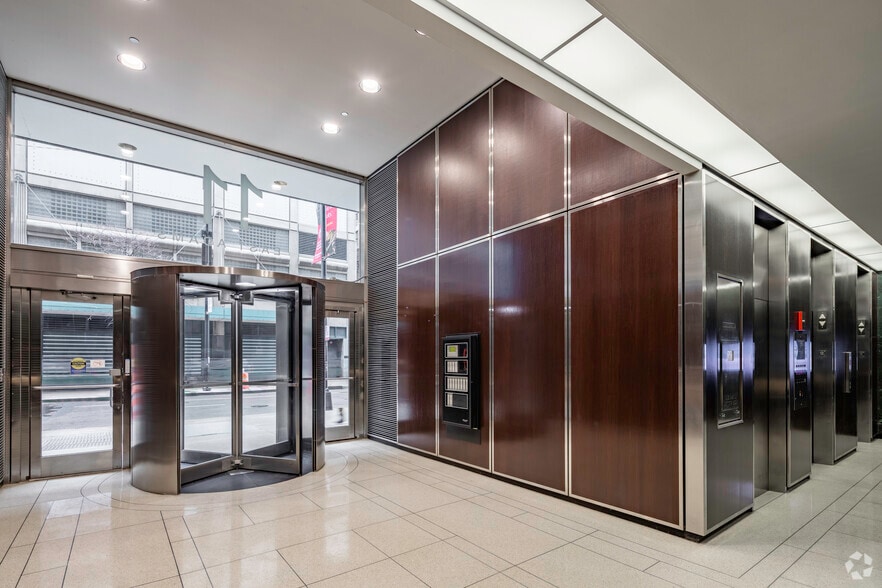 11 E Adams St, Chicago, IL à louer - Hall d’entrée - Image 2 de 6