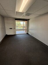 17501 Irvine Blvd, Tustin, CA à louer Photo intérieure- Image 2 de 4