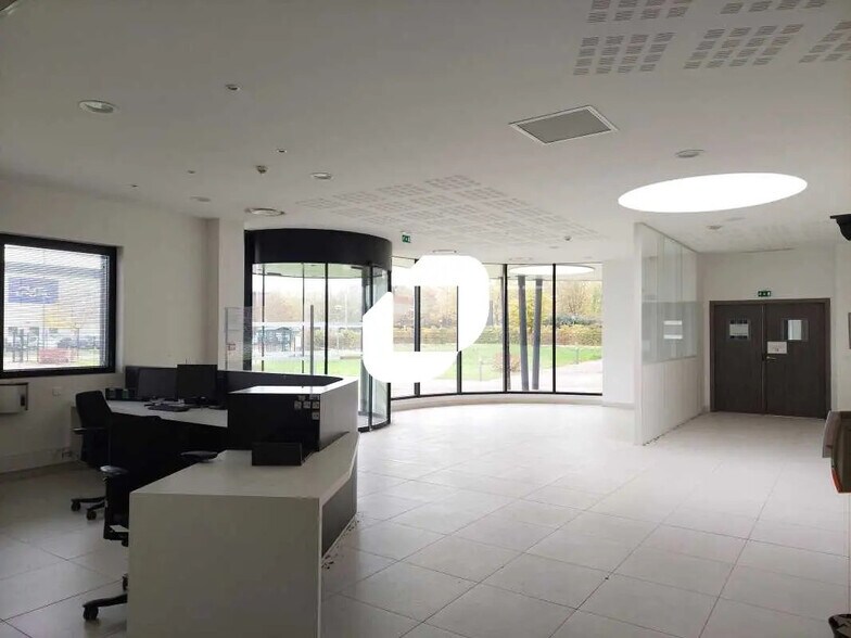 8 Rue Du Maréchal De Lattre De Tassigny, Élancourt à louer - Photo intérieure - Image 3 de 12