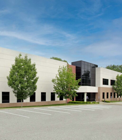 3190 Rider Trl S, Earth City, MO à vendre - Photo du bâtiment - Image 2 de 7