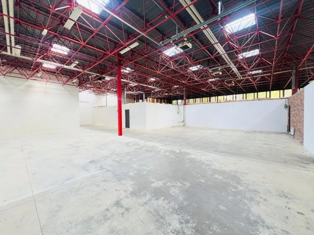 Flex dans Montigny-le-Bretonneux à louer Photo du bâtiment- Image 1 de 17