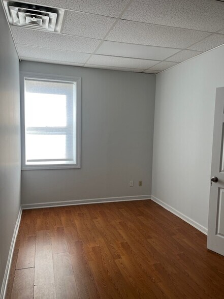 4601 W Market St, Greensboro, NC à louer - Photo du bâtiment - Image 2 de 12