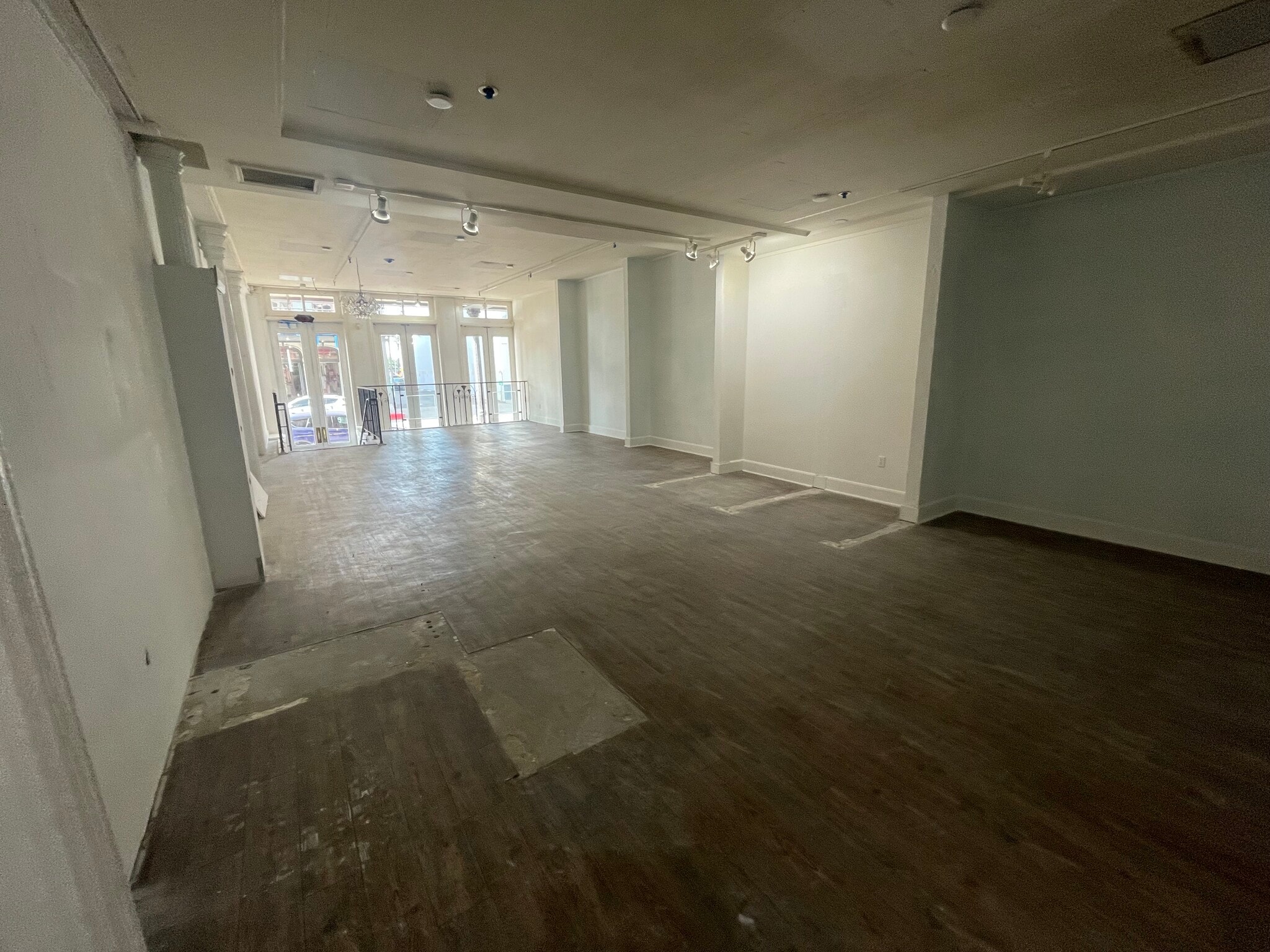 2215 Strand St, Galveston, TX for lease Interior Photo- Image 1 of 4