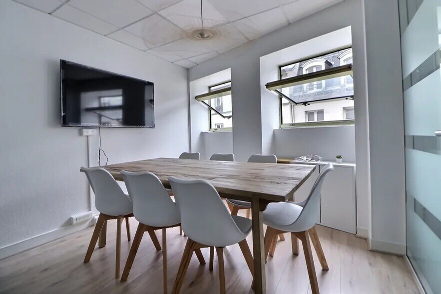 51 Rue De L'Echiquier, Paris for lease - Interior Photo - Image 2 of 6