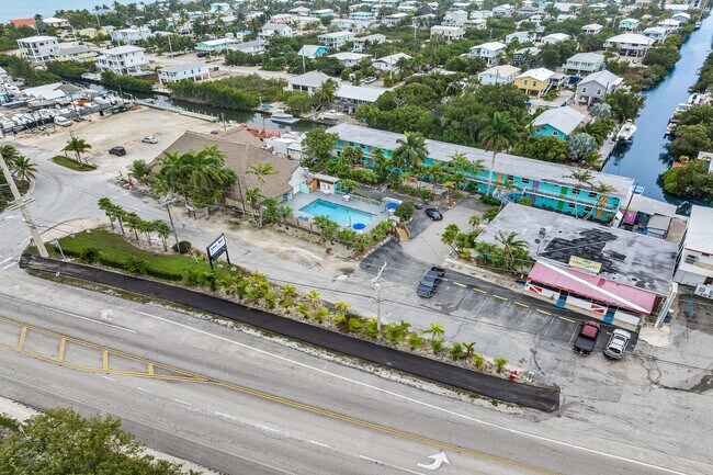 Plus de détails pour 27340 Overseas Hwy, Ramrod Key, FL - Services hôteliers à vendre