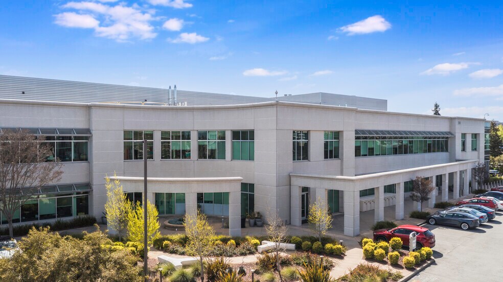 700 Bay Rd, Redwood City, CA à louer - Photo du bâtiment - Image 3 de 24
