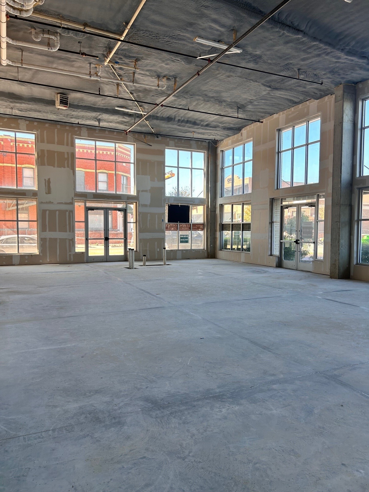 100 E Main St, Lewisville, TX à louer Photo intérieure- Image 1 de 5