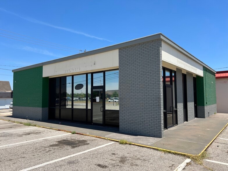 4000 N May Ave, Oklahoma City, OK for sale - Building Photo - Image 2 of 7