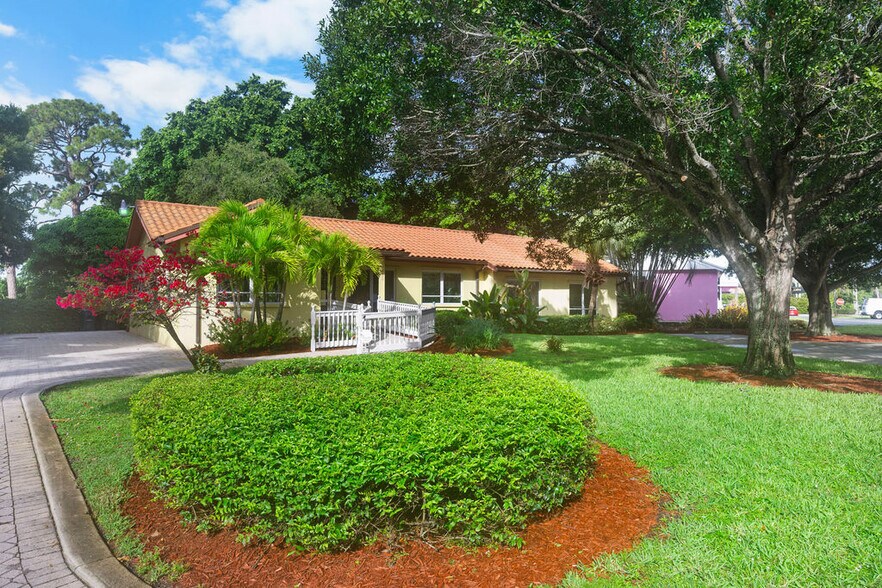 400 SE Flamingo Ave, Stuart, FL à vendre - Photo du bâtiment - Image 2 de 17