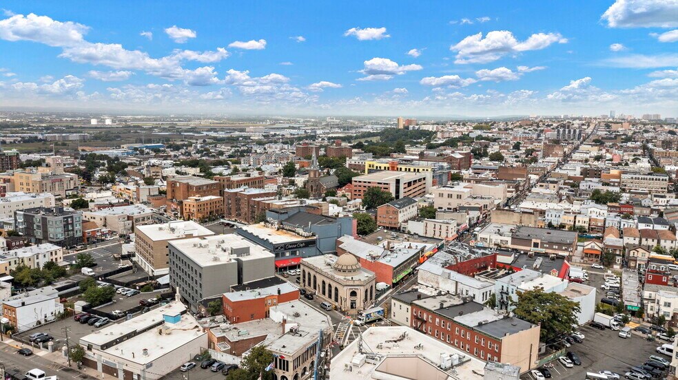 3201 Bergenline Ave, Union City, NJ à vendre - Photo du bâtiment - Image 2 de 31