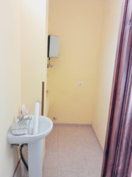 Commerce de détail dans Cáceres, Cáceres à vendre - Photo du bâtiment - Image 3 de 4