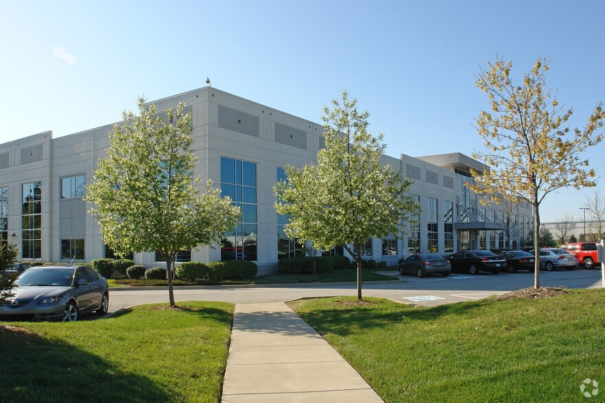 5100 Commerce Crossings Dr, Louisville, KY à louer - Photo du bâtiment - Image 1 de 4