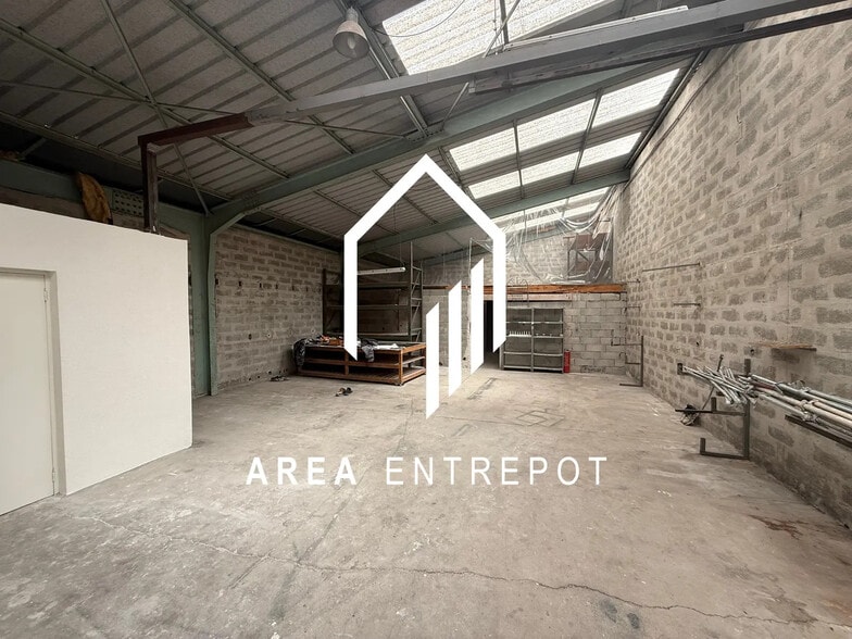 Flex in Aix-en-Provence for lease - Interior Photo - Image 2 of 5