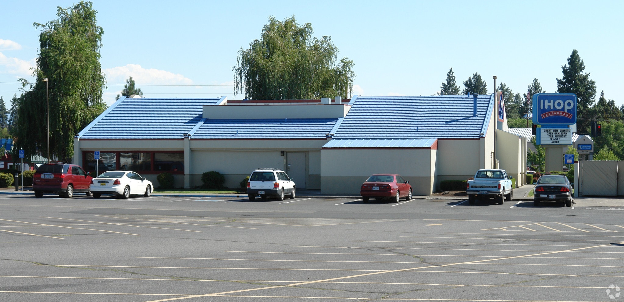 30 NE Bend River Mall Dr, Bend, OR for lease Primary Photo- Image 1 of 41