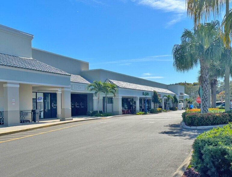 1515-1555 S Highland Ave, Clearwater, FL à louer - Photo du bâtiment - Image 2 de 8