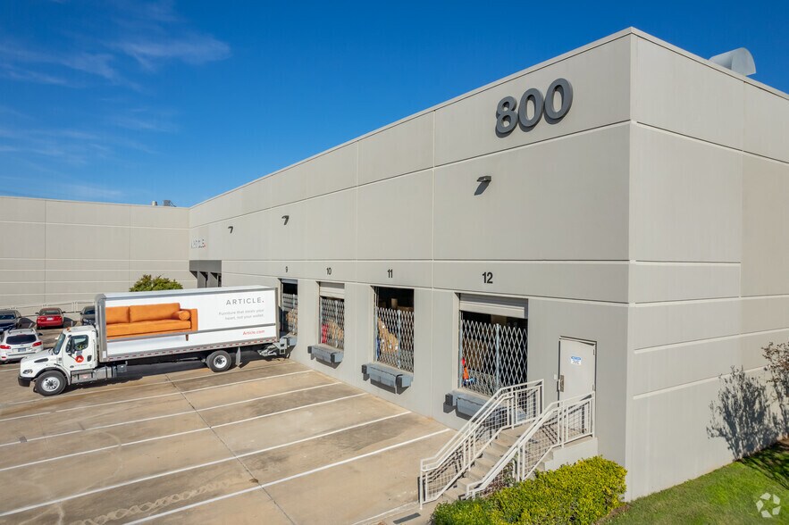 800 Interchange Blvd, Austin, TX à louer - Photo du bâtiment - Image 3 de 15