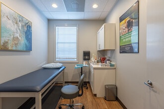 8210A Devon Ct, Myrtle Beach, SC for lease Interior Photo- Image 2 of 38