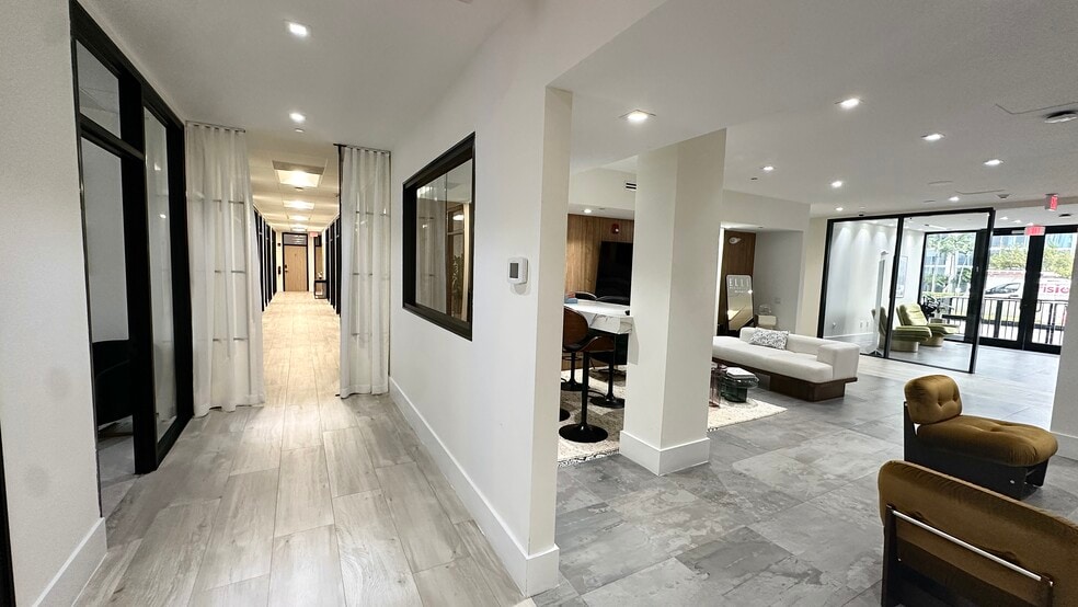600 NE 36th St, Miami, FL for lease - Interior Photo - Image 3 of 43