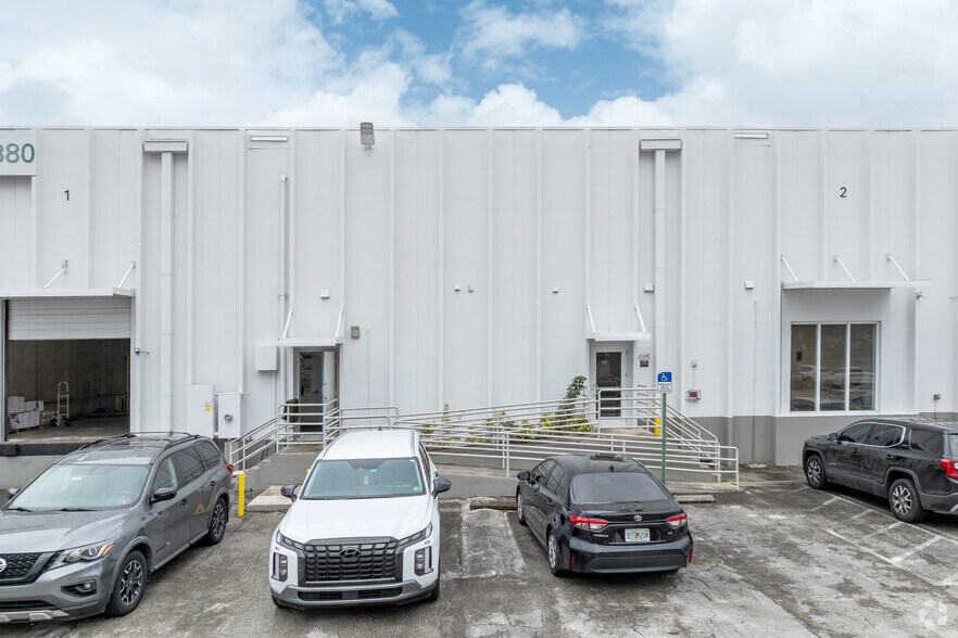 3380 NW 114th St, Miami, FL à louer - Photo du bâtiment - Image 2 de 5