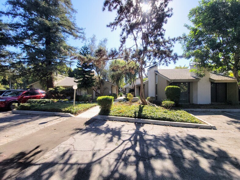 4647 Long Beach Blvd, Long Beach, CA à louer - Photo du bâtiment - Image 3 de 11