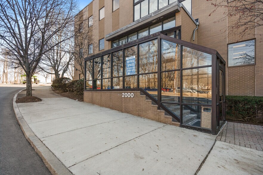 2000 Commonwealth Ave, Newton, MA à louer - Photo du bâtiment - Image 3 de 18