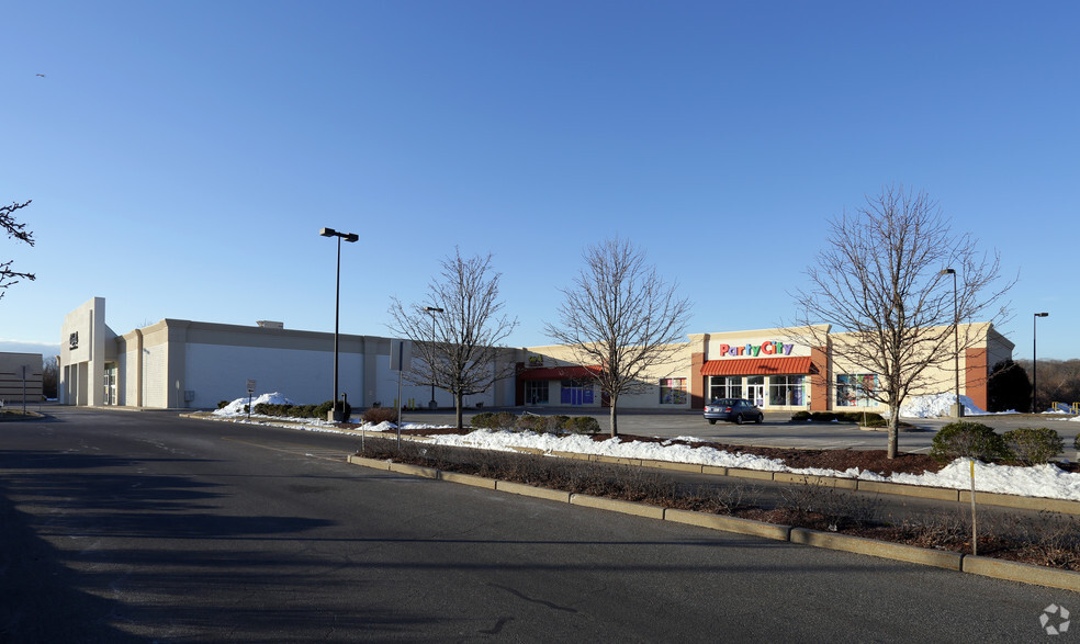 231-251 Highland Ave, Seekonk, MA for lease - Building Photo - Image 3 of 14