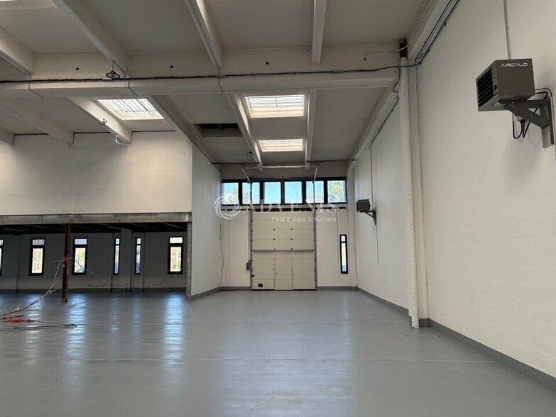 Flex in Évry-Courcouronnes for lease - Building Photo - Image 3 of 5