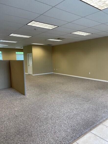 1190 Selmi Dr, Reno, NV à louer - Photo du bâtiment - Image 3 de 12