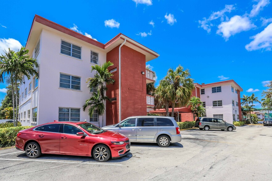 4800 Hollywood Blvd, Hollywood, FL for sale - Building Photo - Image 1 of 1